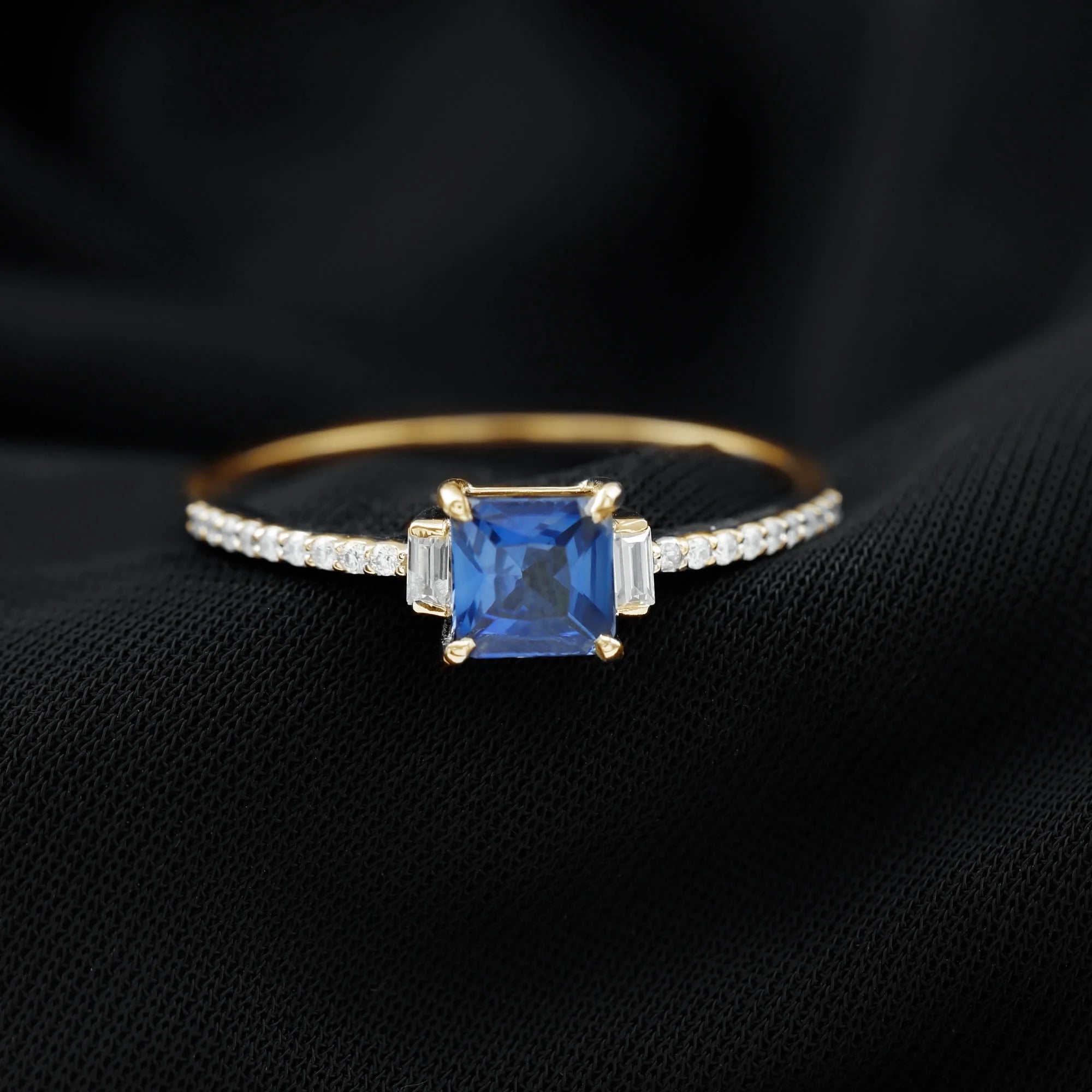 14K Yellow Gold Princess Cut Blue Sapphire Ring with Diamond Side Stones N864565