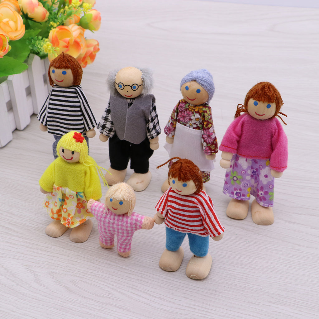 7pcs Wooden Dolls Pretend Play Set Q919282