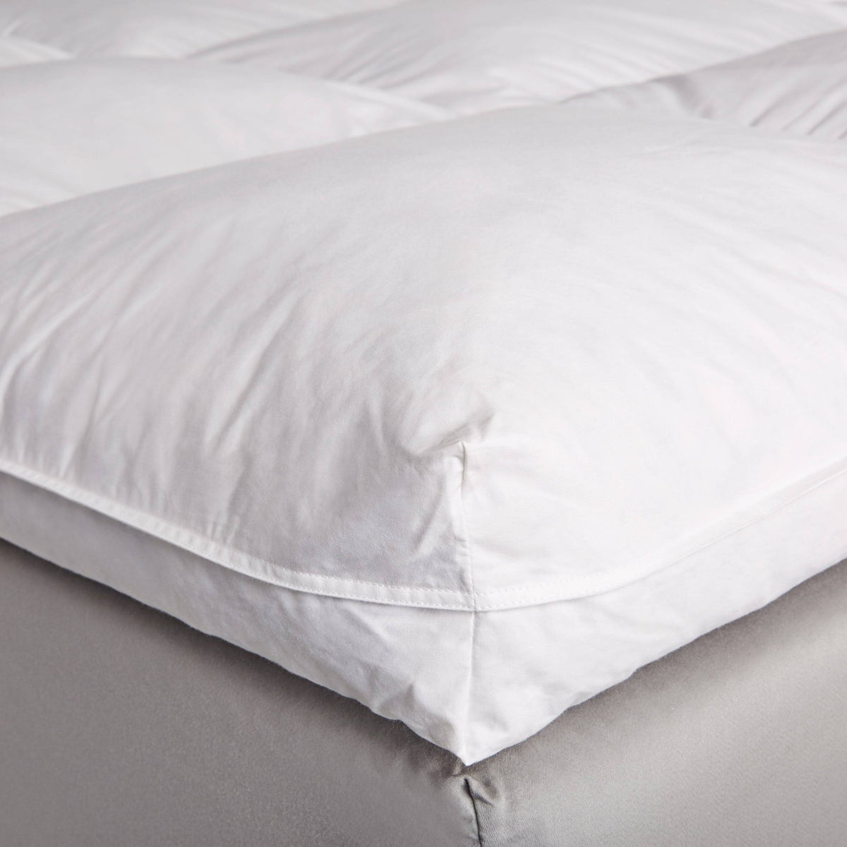 Cotton Baffle Box Feather Topper California King S54444