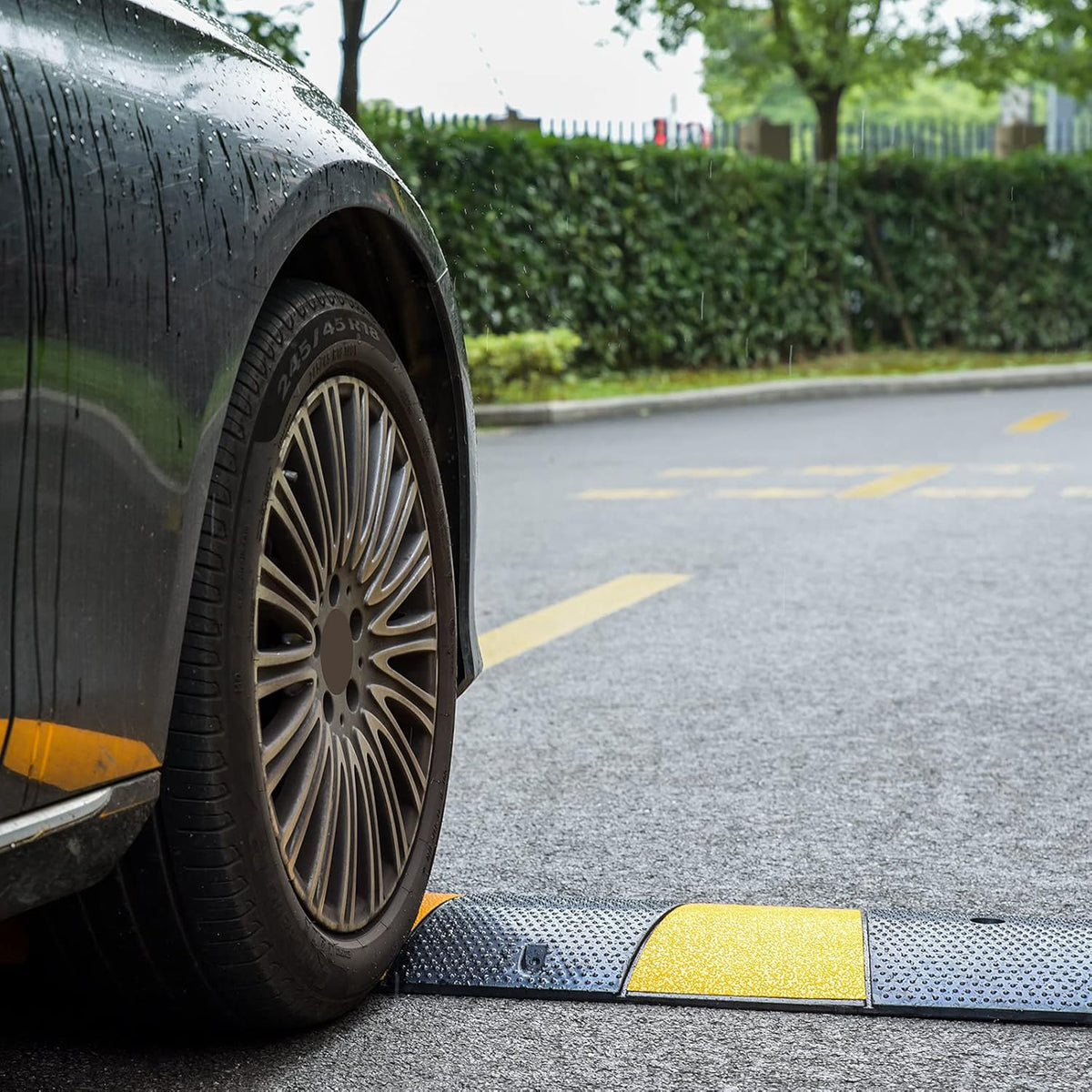 6FT Rubber Speed Bumps 2 Pack Modular Traffic Driveway Speed Bump Heavy Duty Cable Protector Ramp with 8 Bolts (71.7 x 12 x 2.4 Inch) T873751