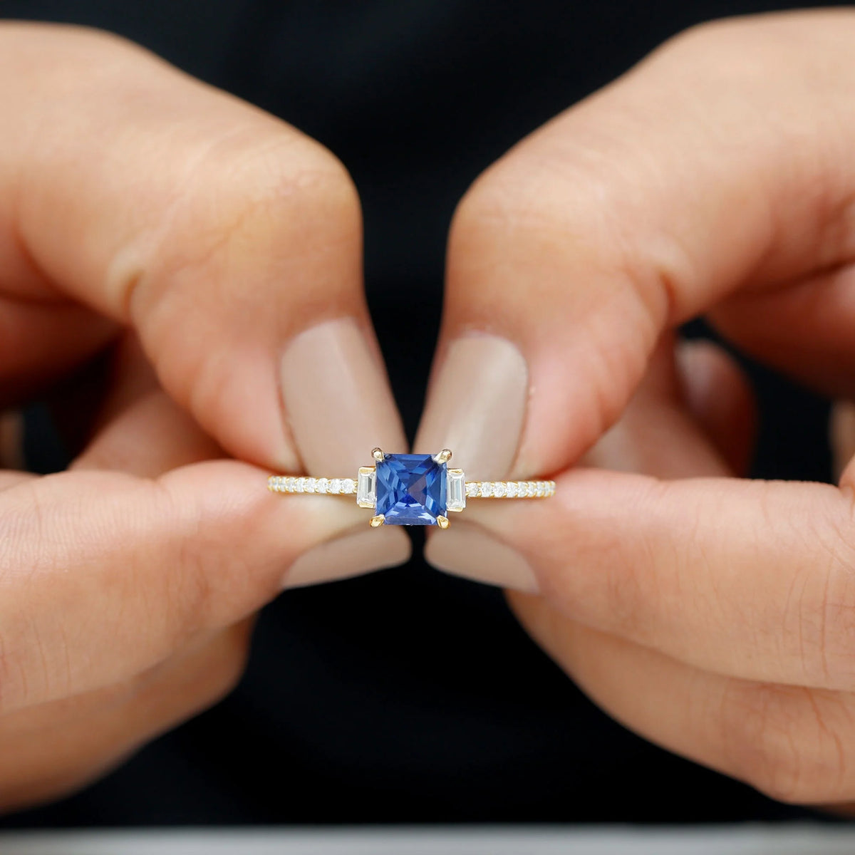 14K Yellow Gold Princess Cut Blue Sapphire Ring with Diamond Side Stones N864565