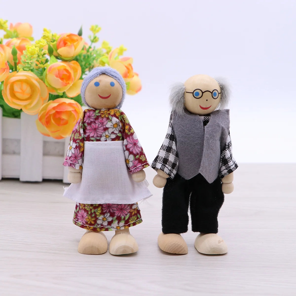 7pcs Wooden Dolls Pretend Play Set Q919282